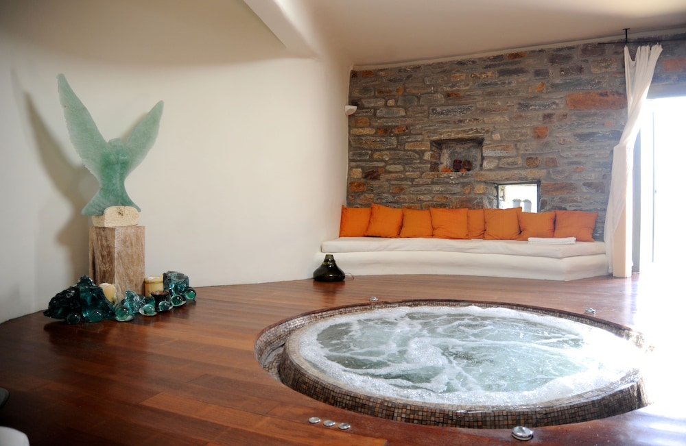 Aigis Suites 24/50