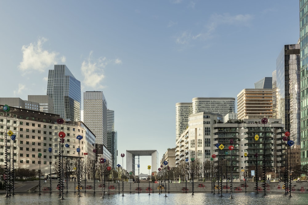 Mercure Paris La Defense 63/66