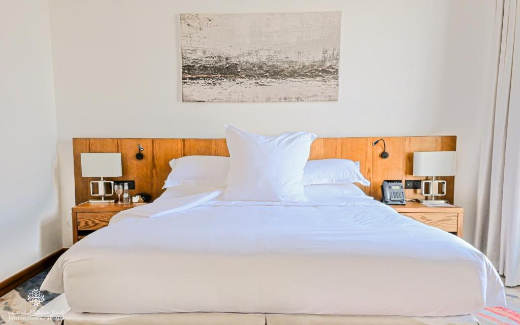 EXECUTIVE, SUITE