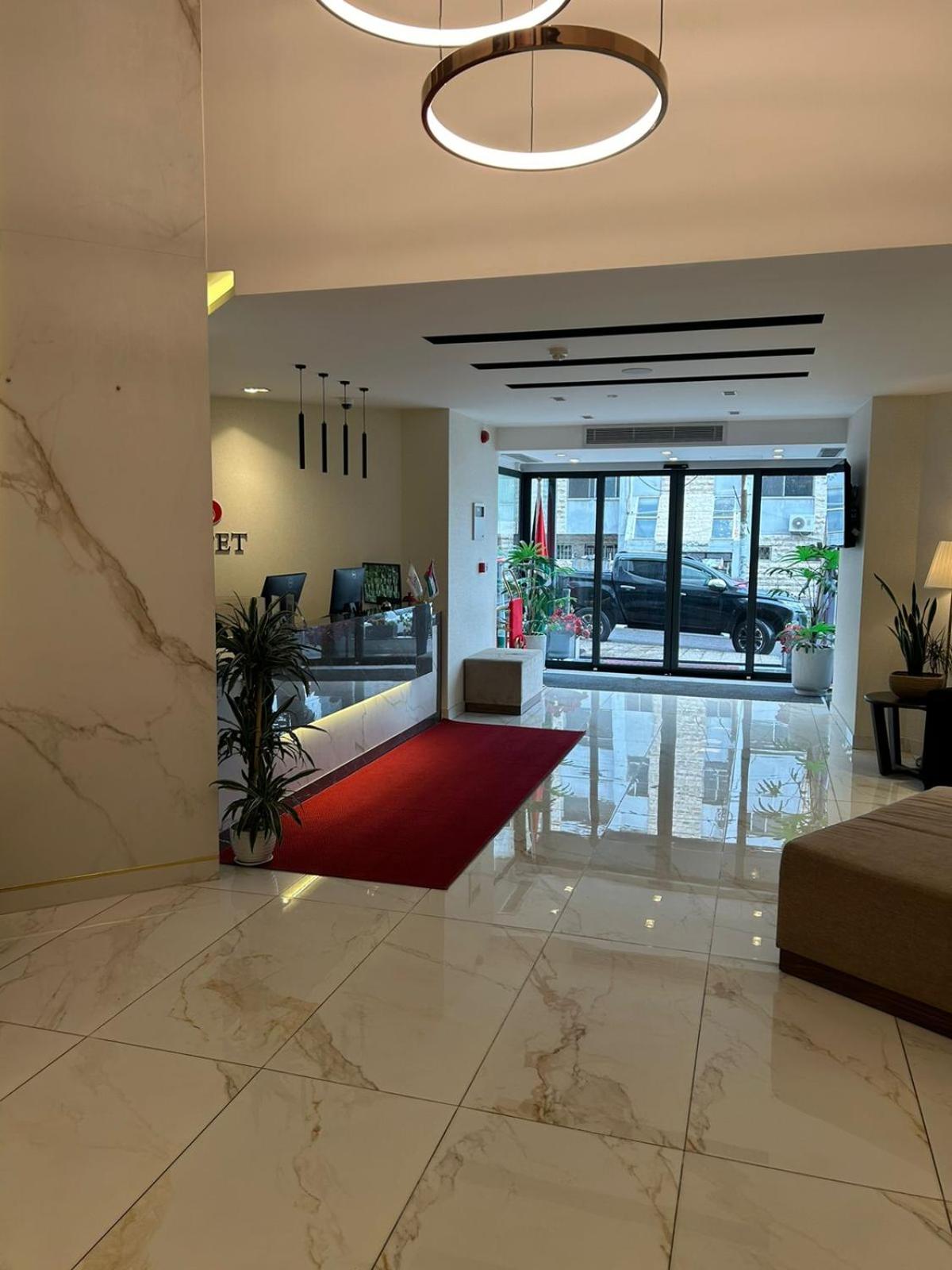 Red Carpet Suites 10/65