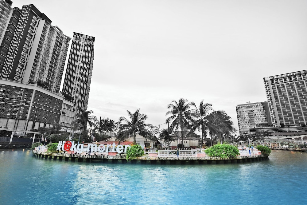 The Shore Hotel & Residences 60/65