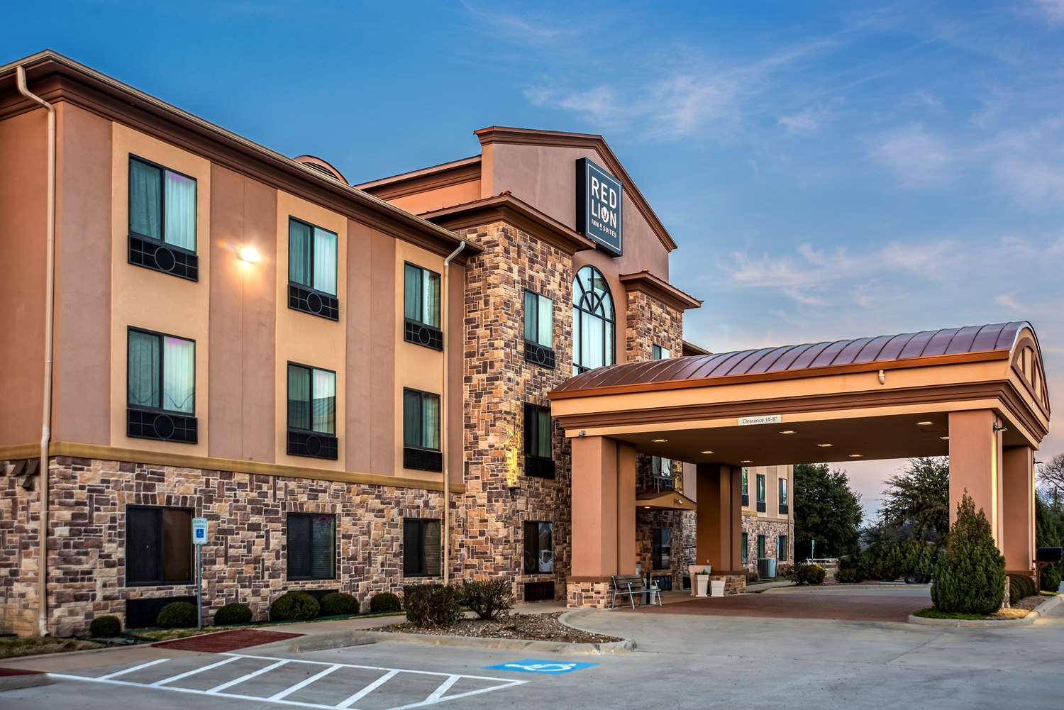 Red Lion Inn Suites Mineral Wells 15/15