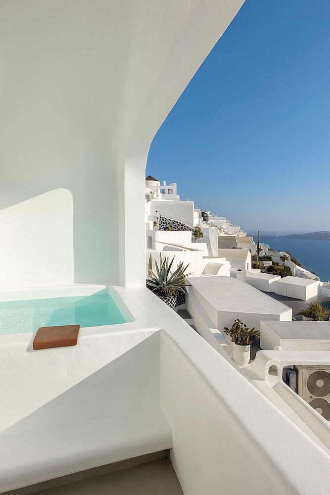 Chic Hotel Santorini 4/50