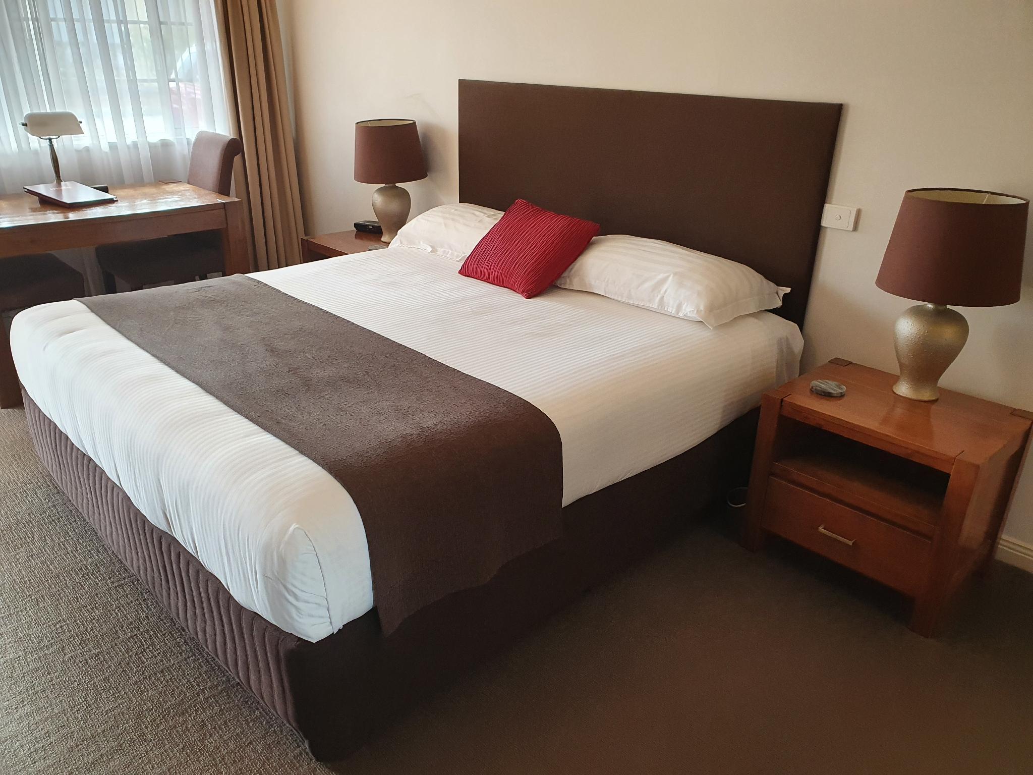 Deluxe, Queen Bed
