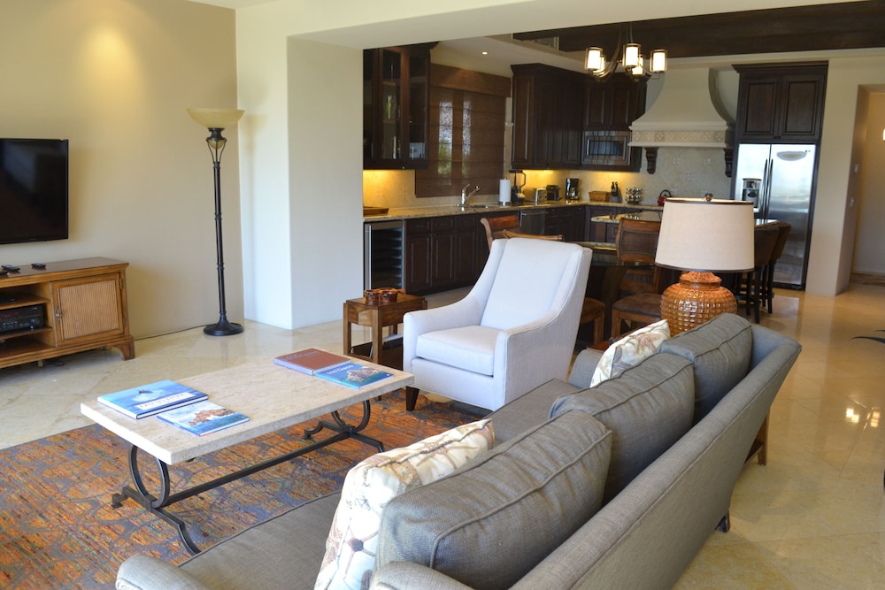 Hacienda Beach Club And Residences 28/50