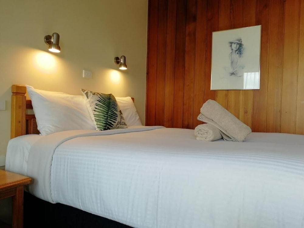 BANJO PATERSON MOTOR INN 19/50