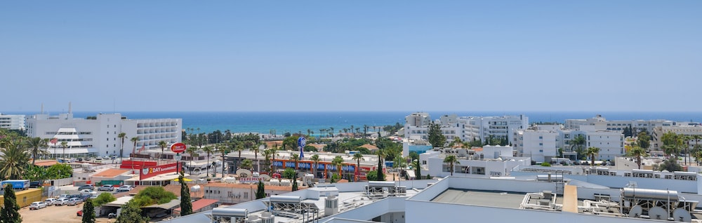 Tasia Maris Oasis Hotel 66/77