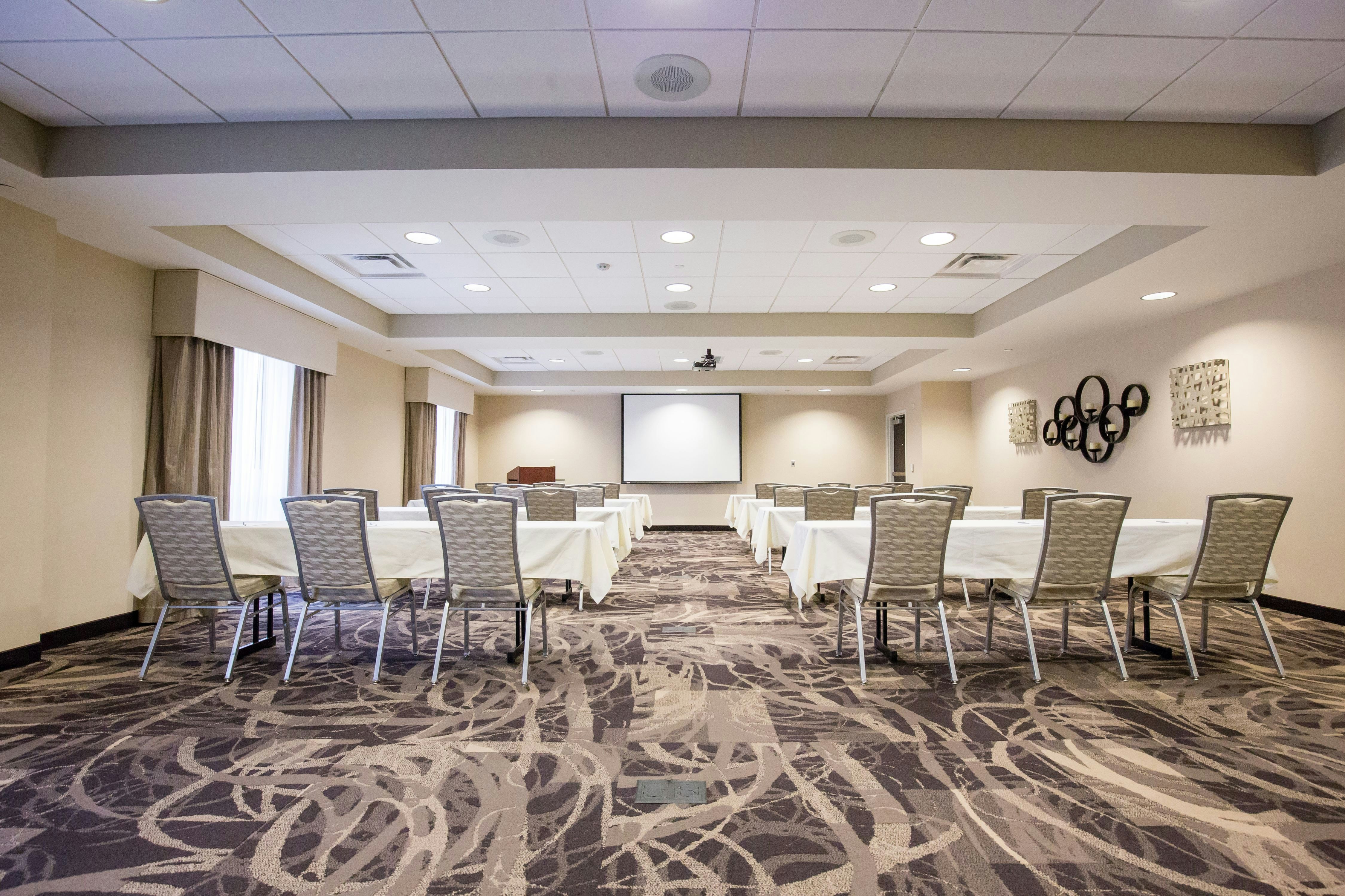 Hampton Inn Suites Pittsburgh Harmarville 35/50