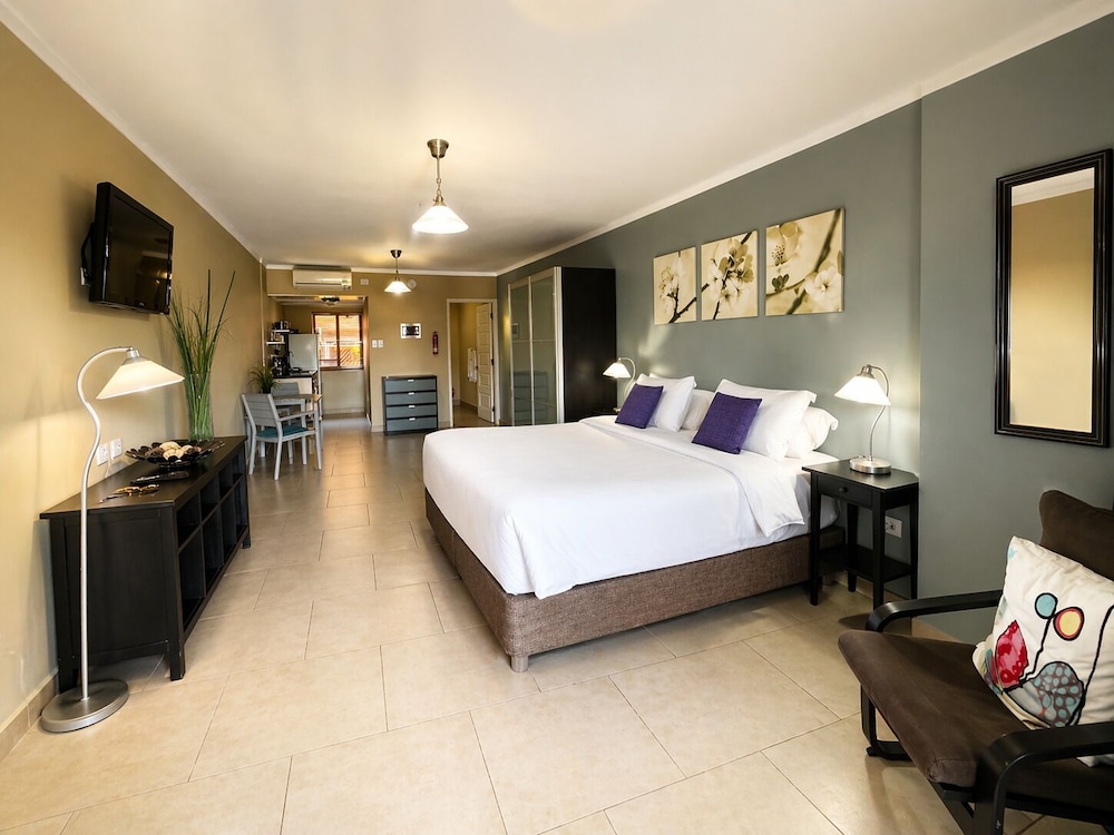استوديو بسرير كينج بشرفة، Eden Beach Resort 5/6