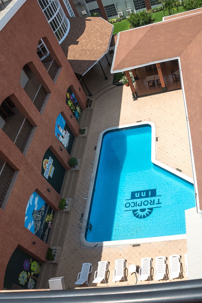 Hotel Tropico Inn 8/48
