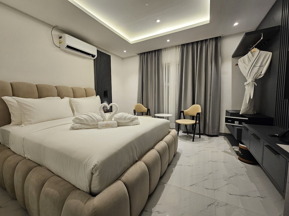 The Clover Hotel Angeles City managed by Cocotel 14/50