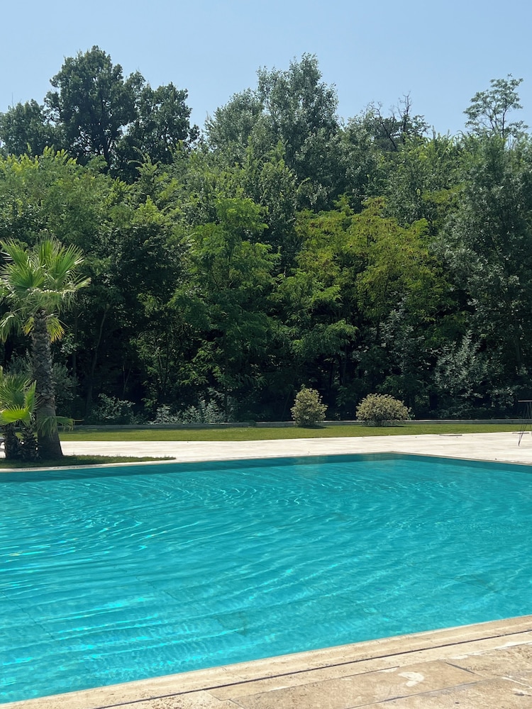 Mak Albania Hotel 59/64
