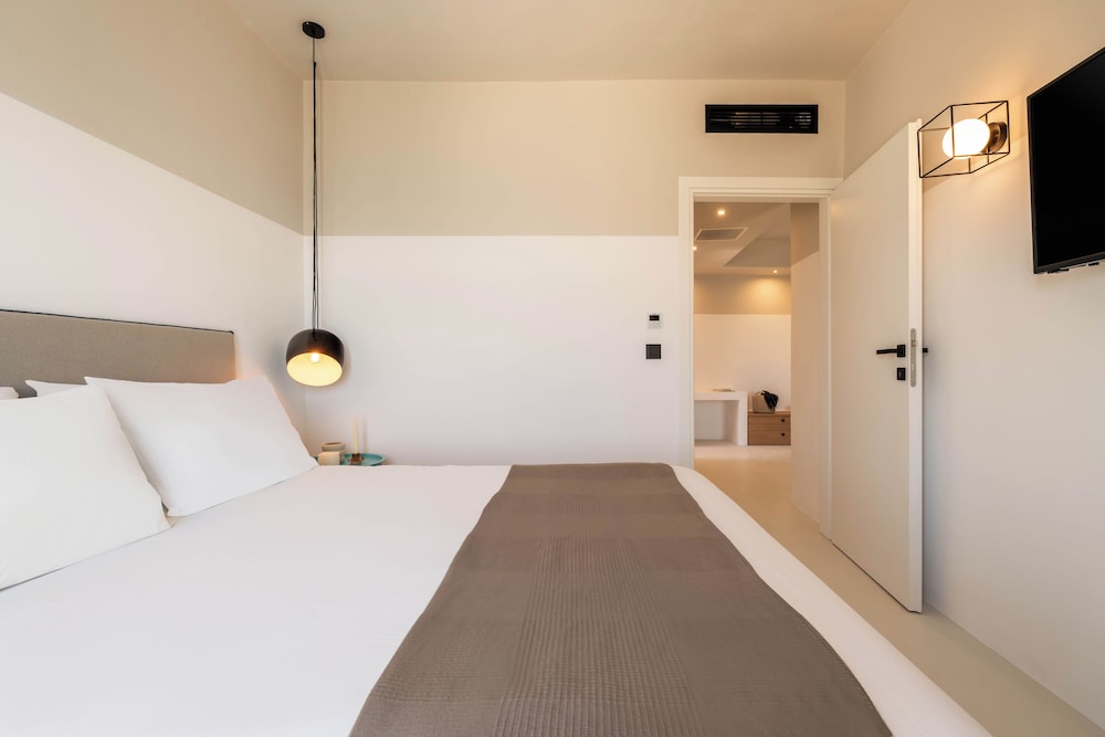 Play Paros, a member of Brown Hotels 18/62