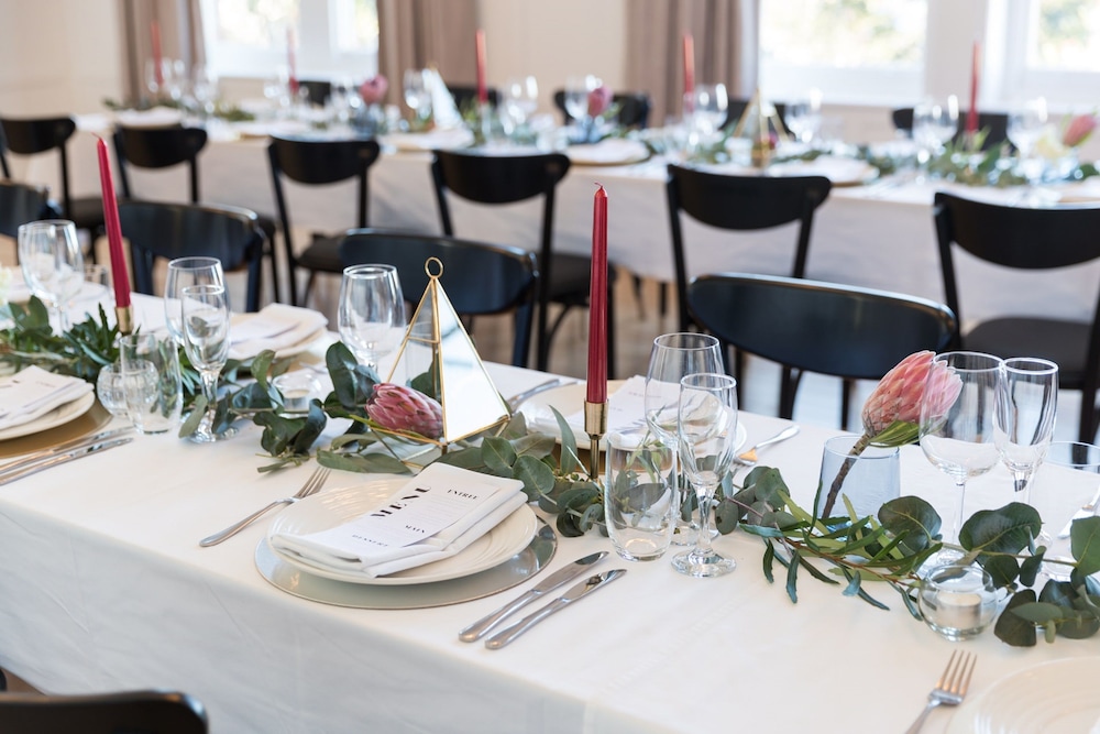 RYDGES HOBART 53/67