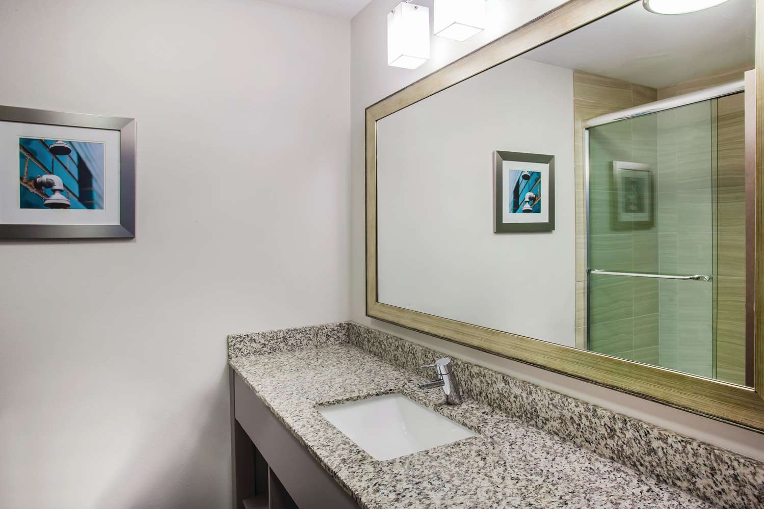 La Quinta Inn & Suites by Wyndham St. Paul-Woodbury 42/46