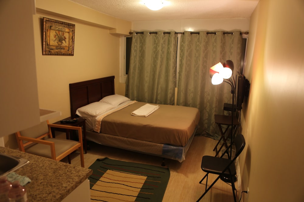 Toronto Furnished Living 9/52