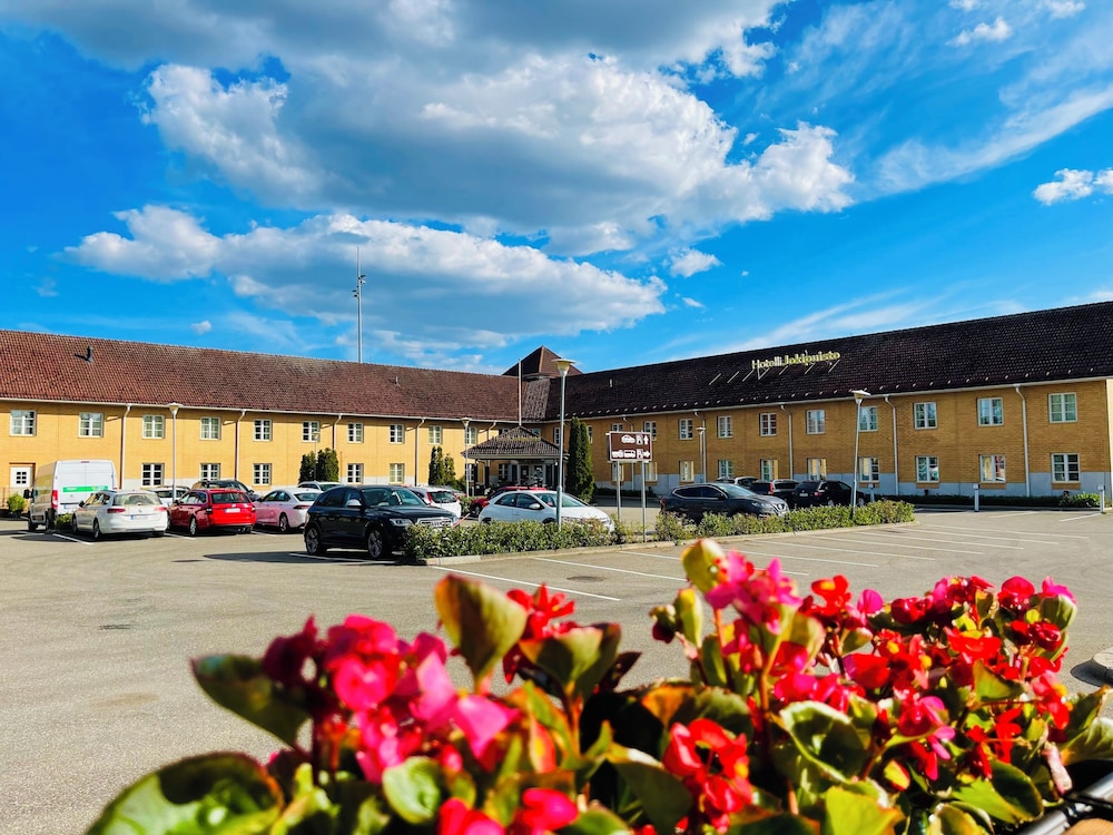 Hotel Jokipuisto 69/74