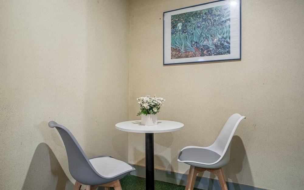 PEANUT HOTEL 48/61