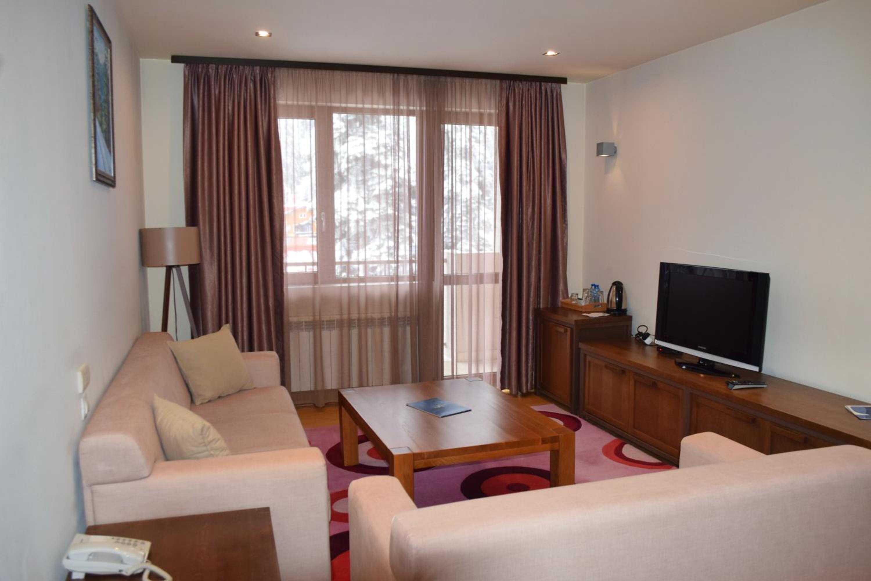 The Lodge Hotel 27/50