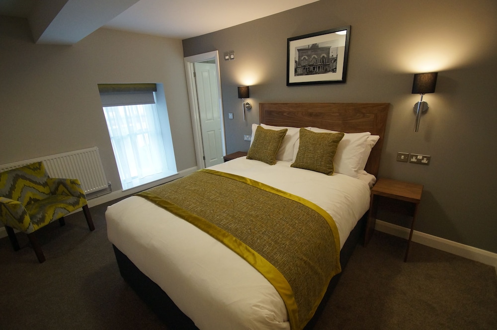 New Park Hotel 12/50