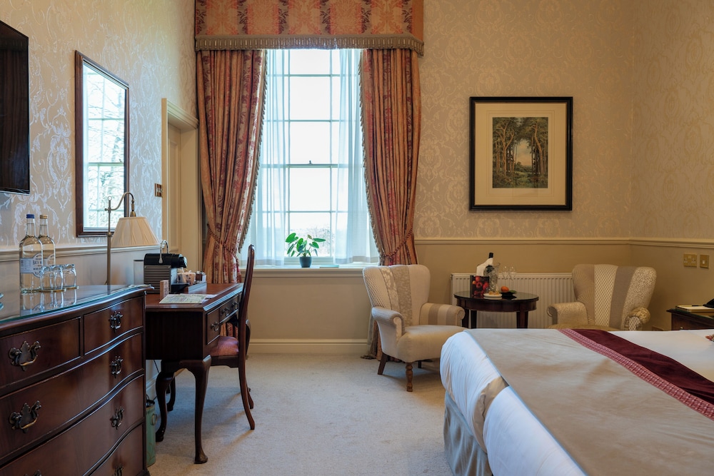 Manor, Twin Beds