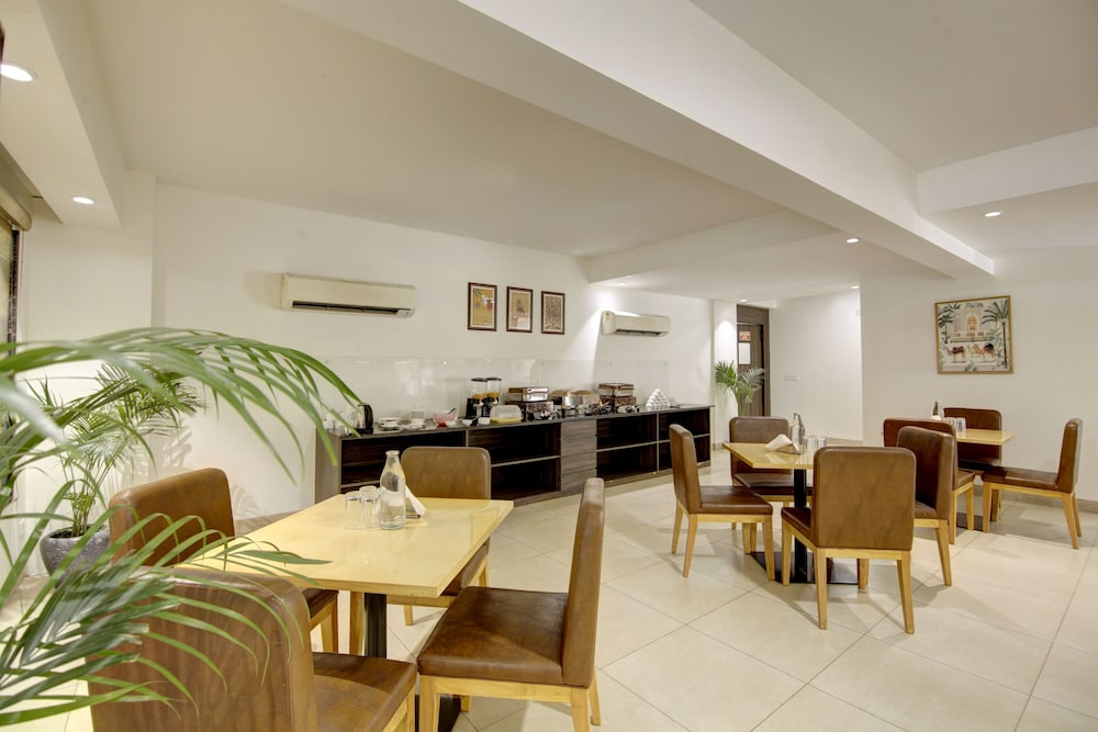 Saltstayz Corporate Suites – Golf Course Road 32/50