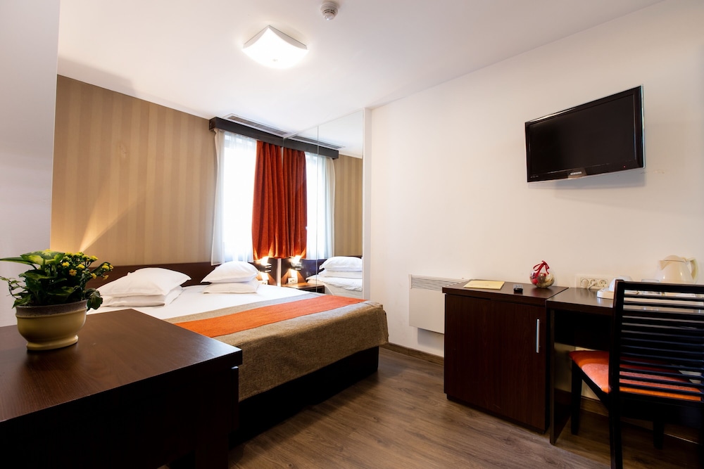Hotel Duke Armeneasca 24/65