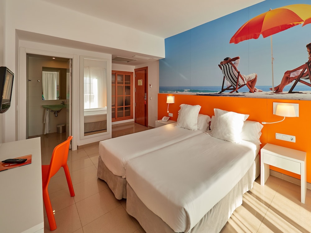 STANDARD, TWIN BEDS, BALCONY