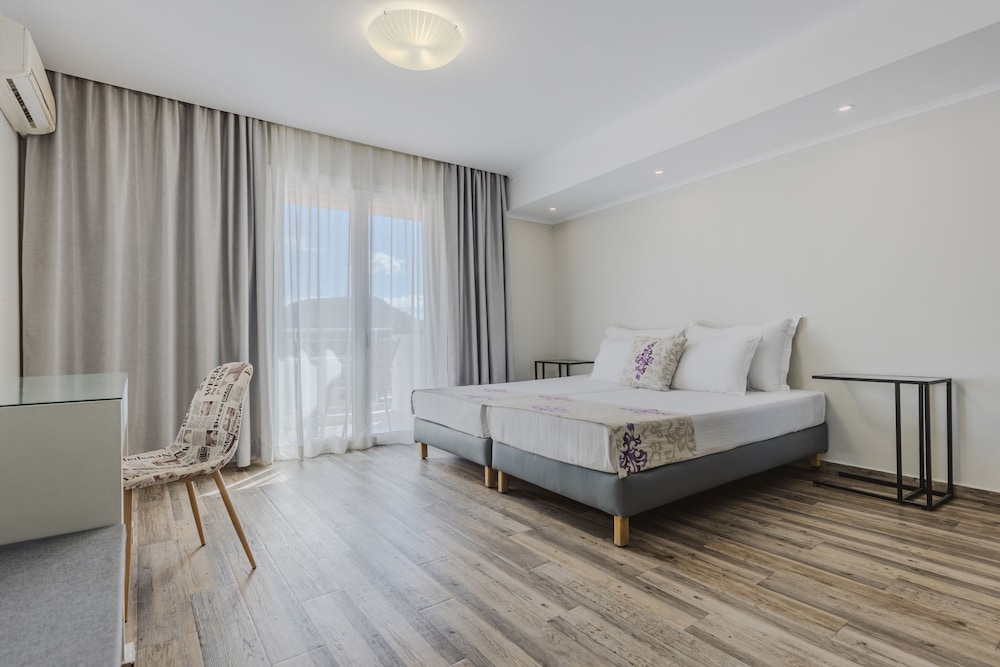 DELUXE, STUDIO, SUITE, CITY VIEW, BALCONY