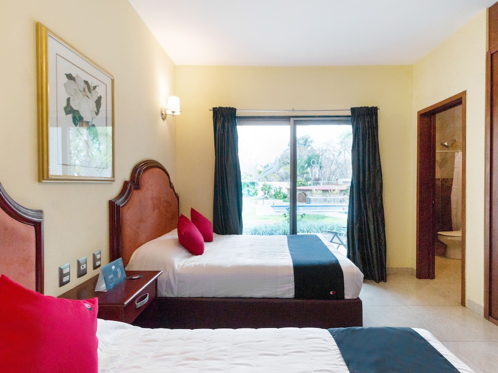 STANDARD, 2 QUEEN BEDS