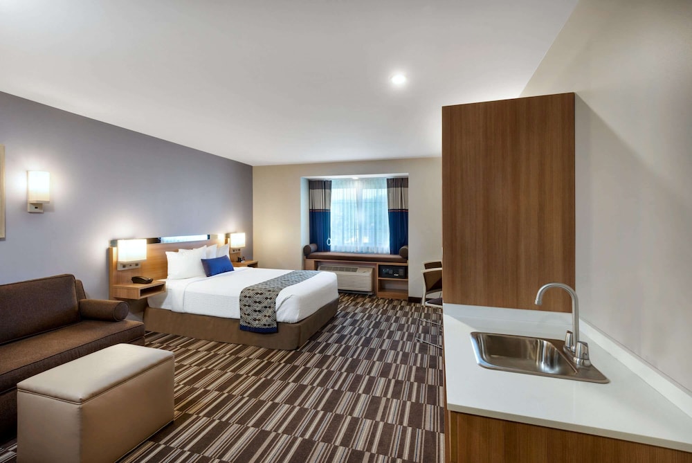 Microtel Inn and Suites by Wyndham Warsaw 24/42