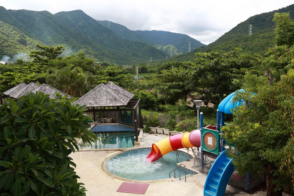 The Mudan Hot Springs Resorts and Villa 31/45