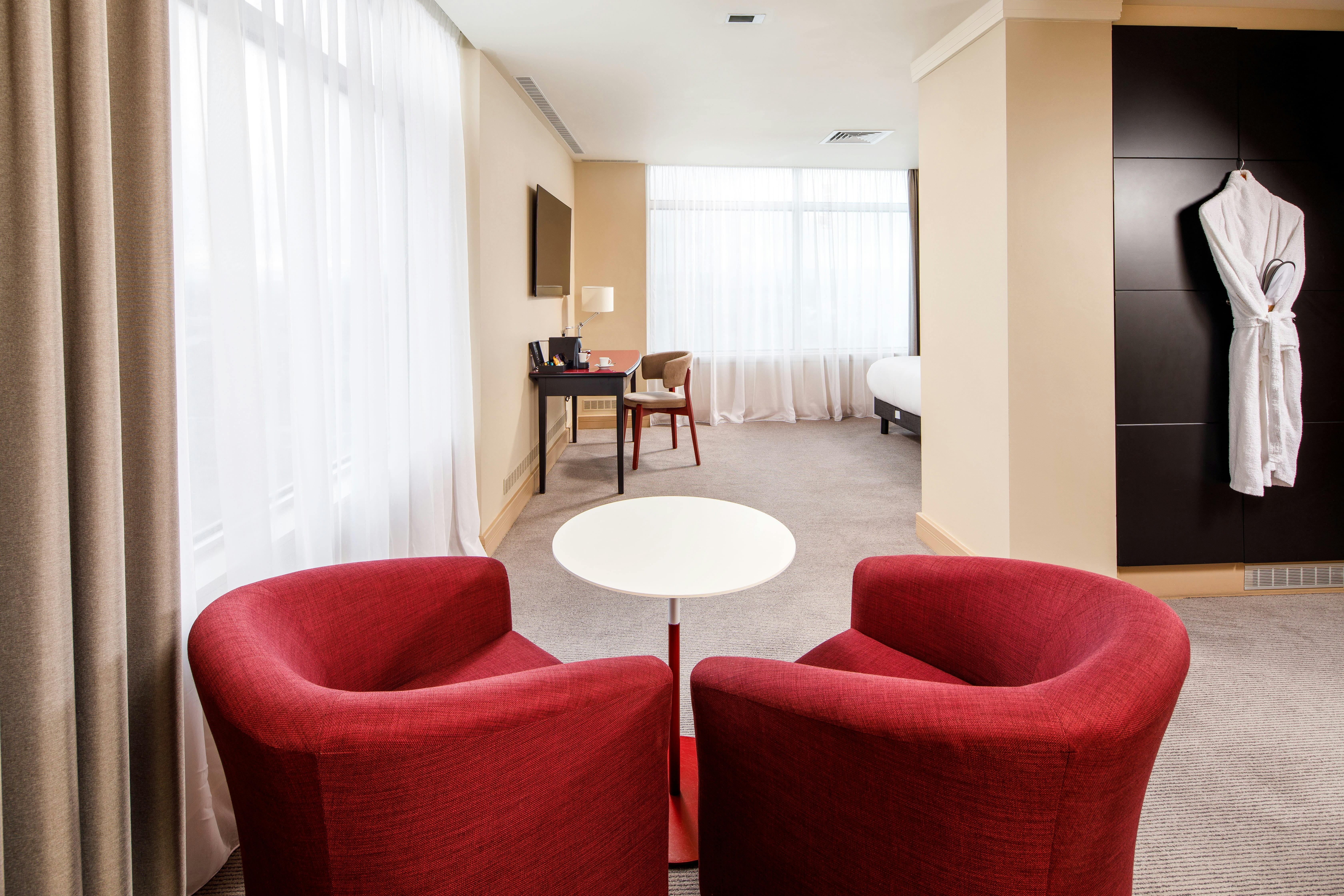 Holland House Hotel Cardiff By Sunday 36/60