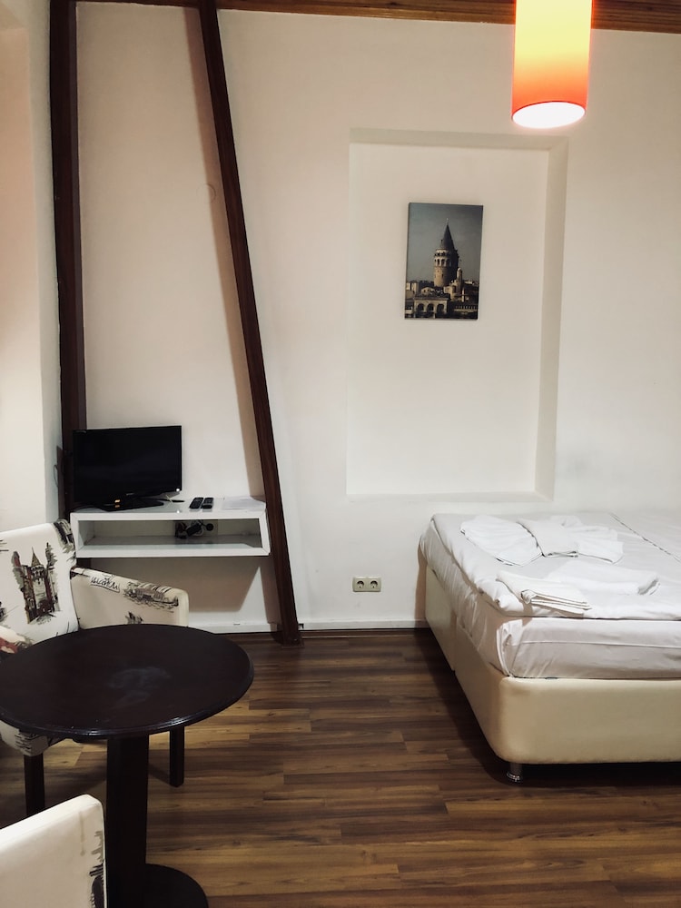 NEW PERA HOTEL 11/59
