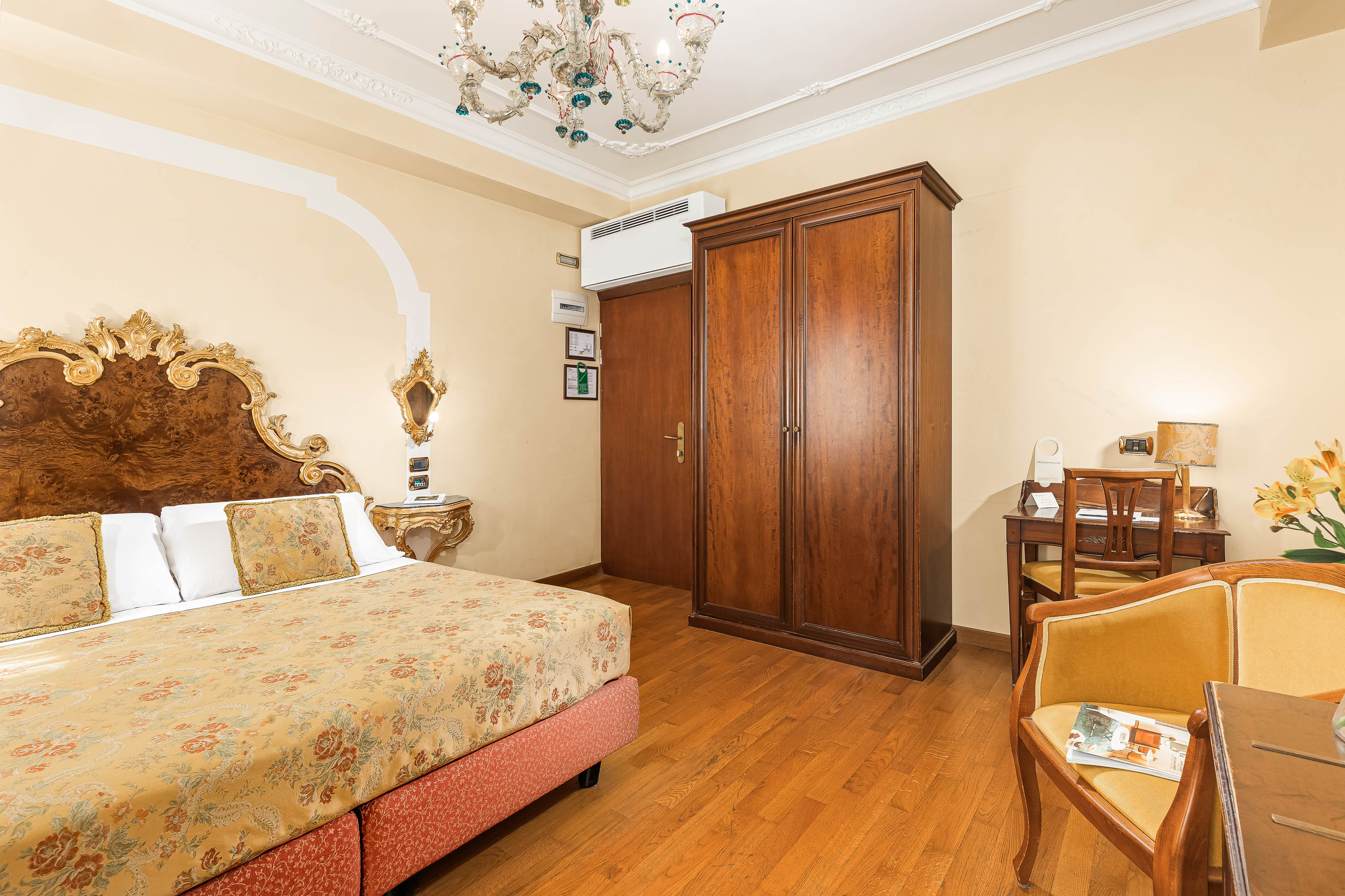 Gold, Classic, Single, Double Bed، Ca Alvise 2/7