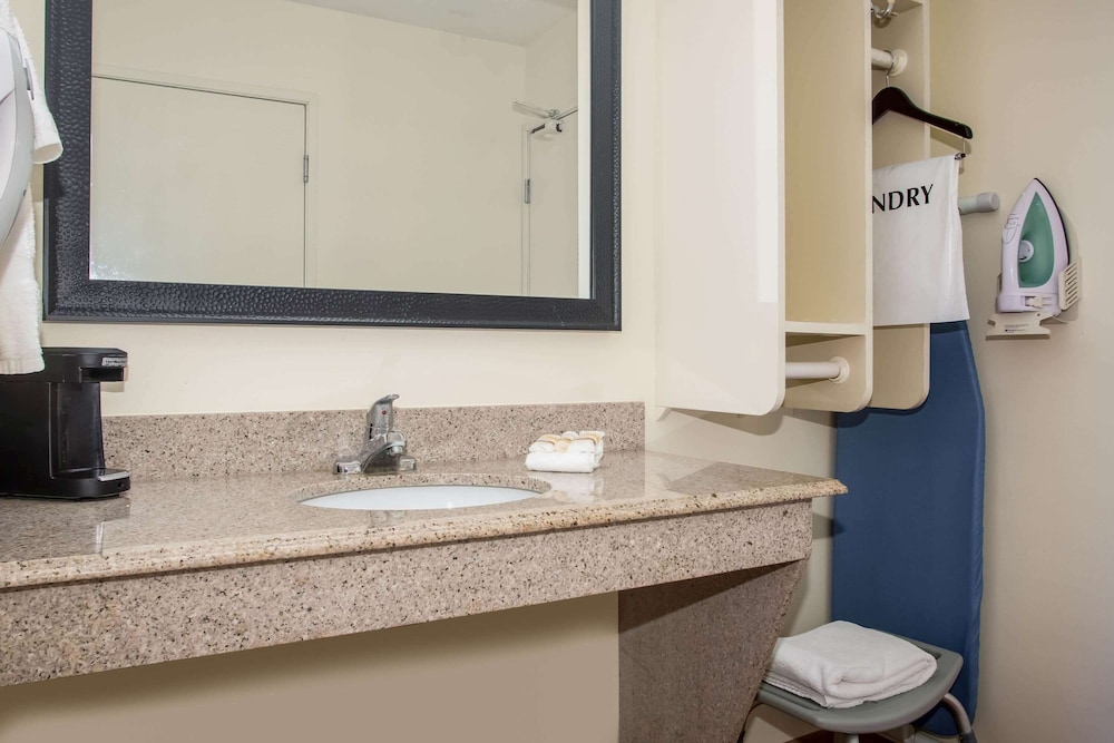 Baymont by Wyndham Columbia, MO 9/23