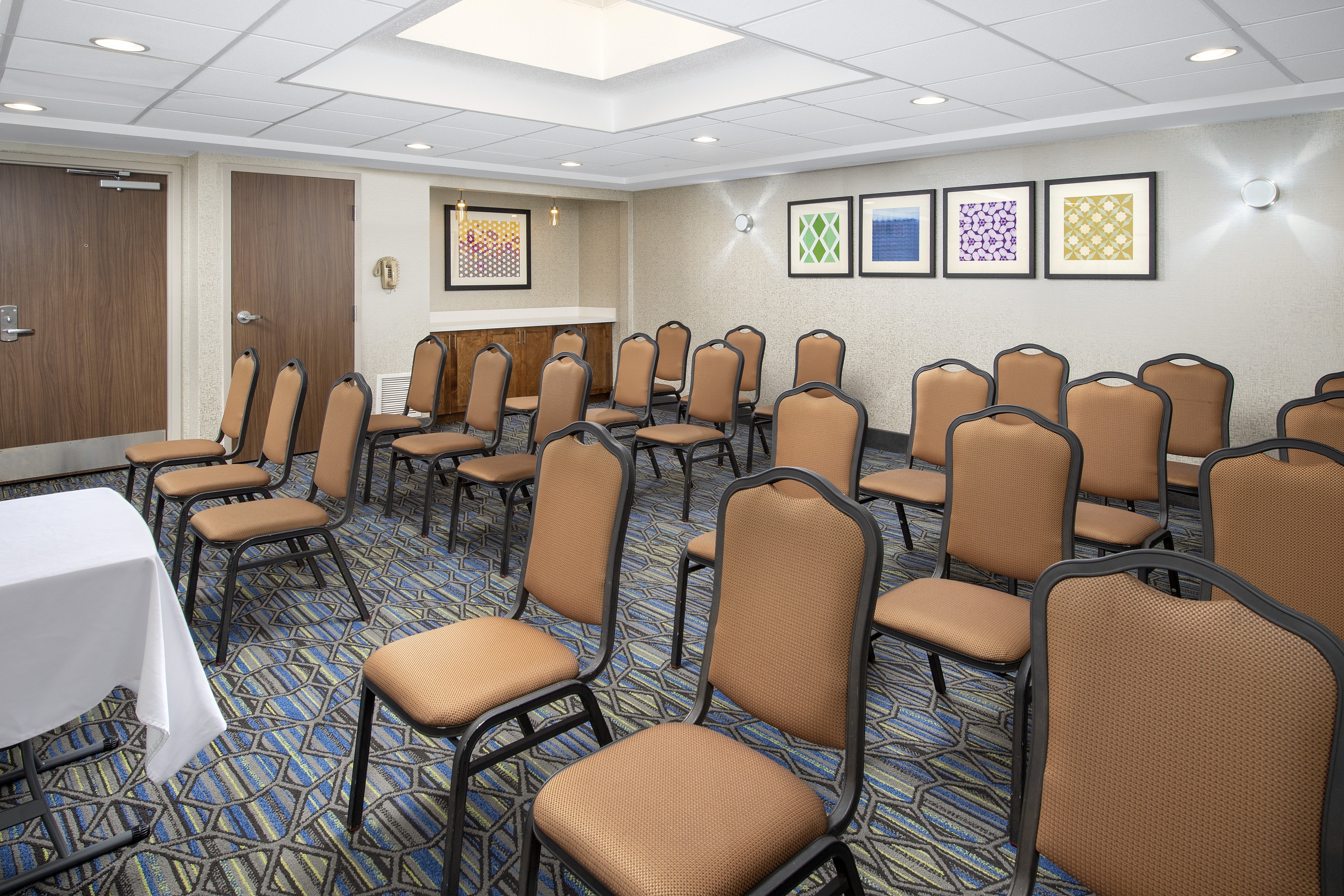 Holiday Inn Express-Saugus Logan Airport 25/28