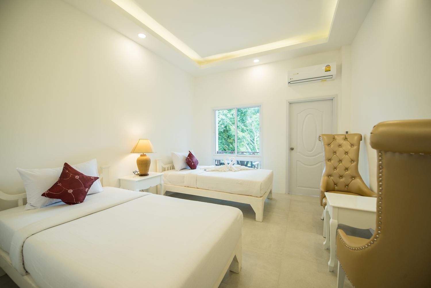 Room, Superior Building