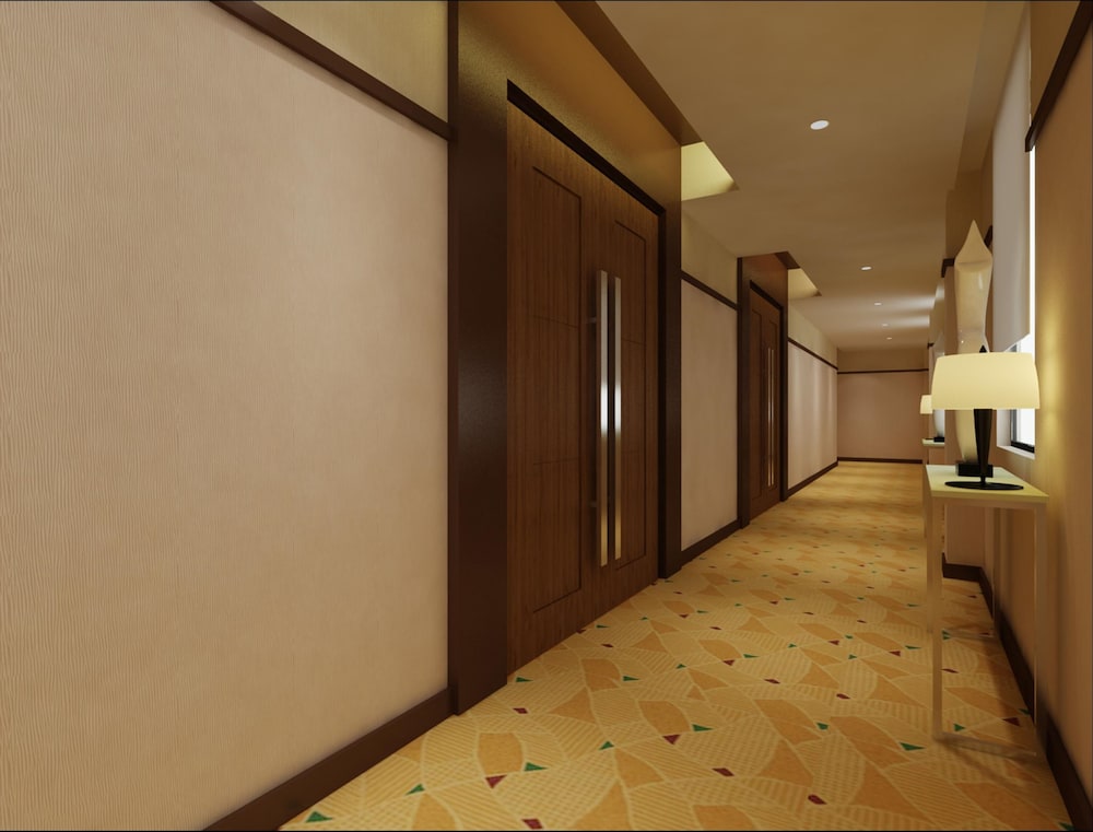 HALLMARK CROWN HOTEL 37/59