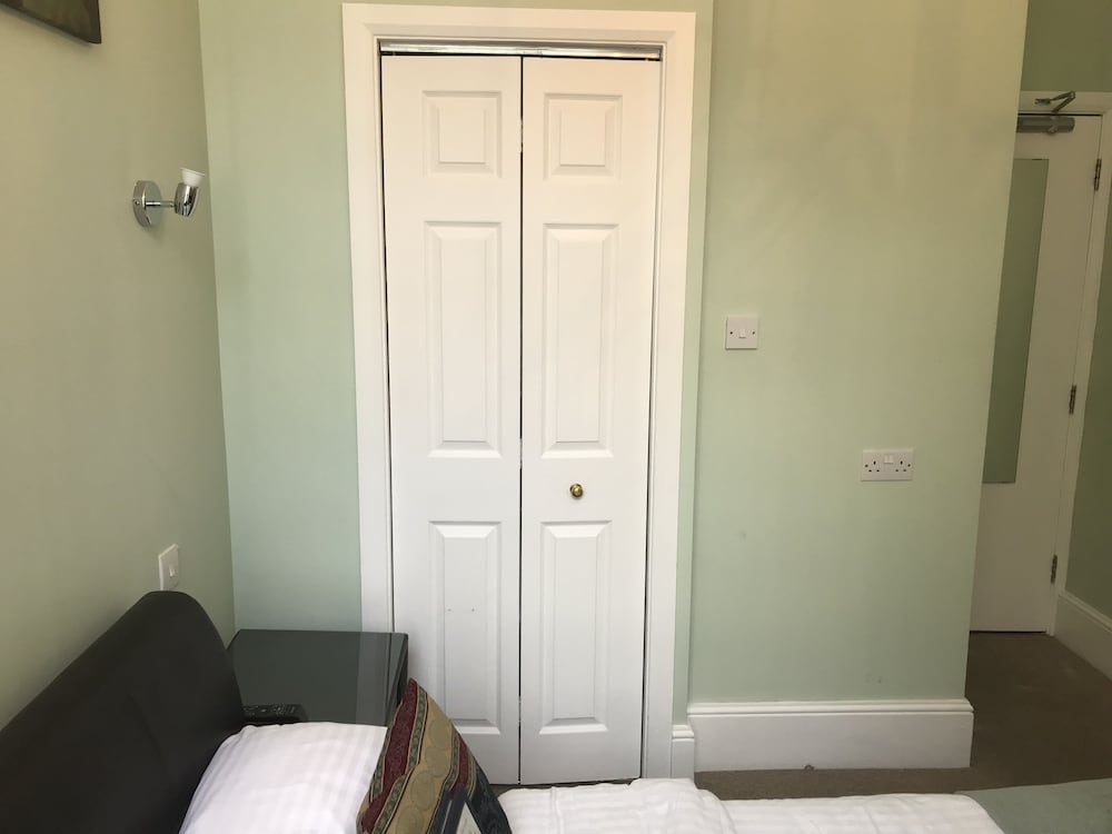 Kempfield House Hotel 50/50