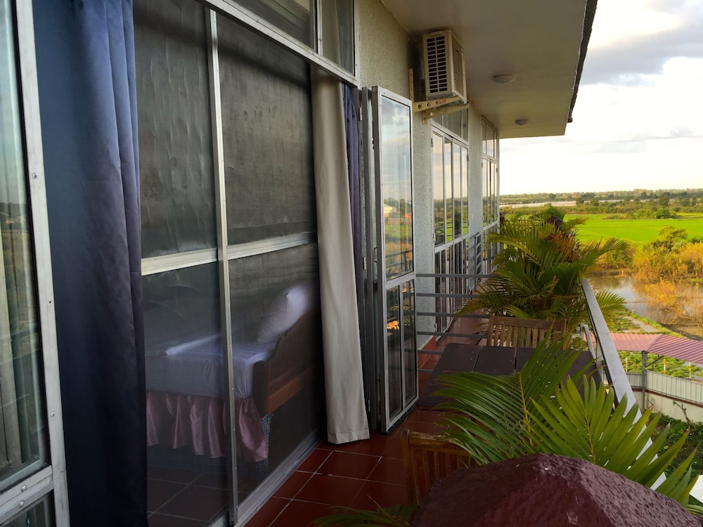 River Dolphin Hotel 24/52