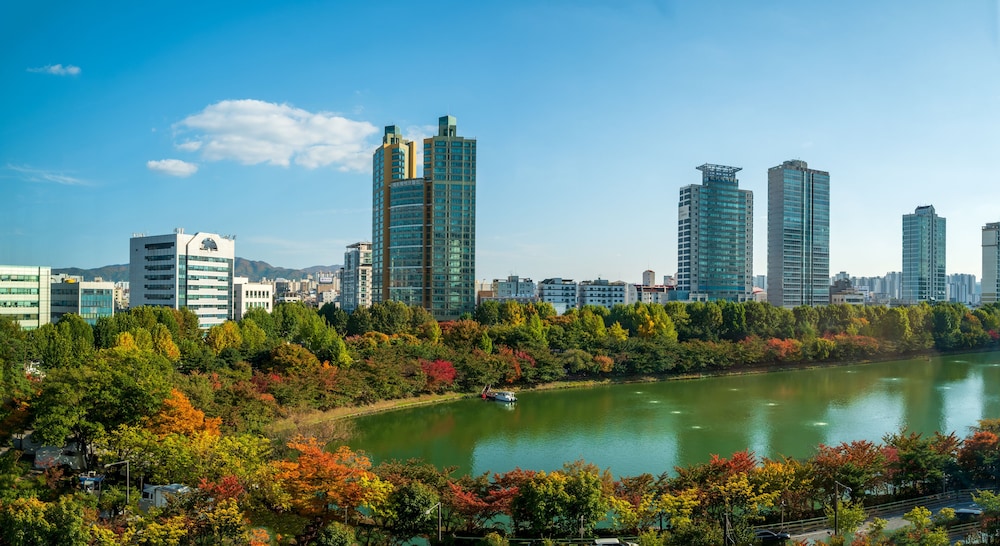 Sofitel Ambassador Seoul Hotel and Serviced Residences 66/71