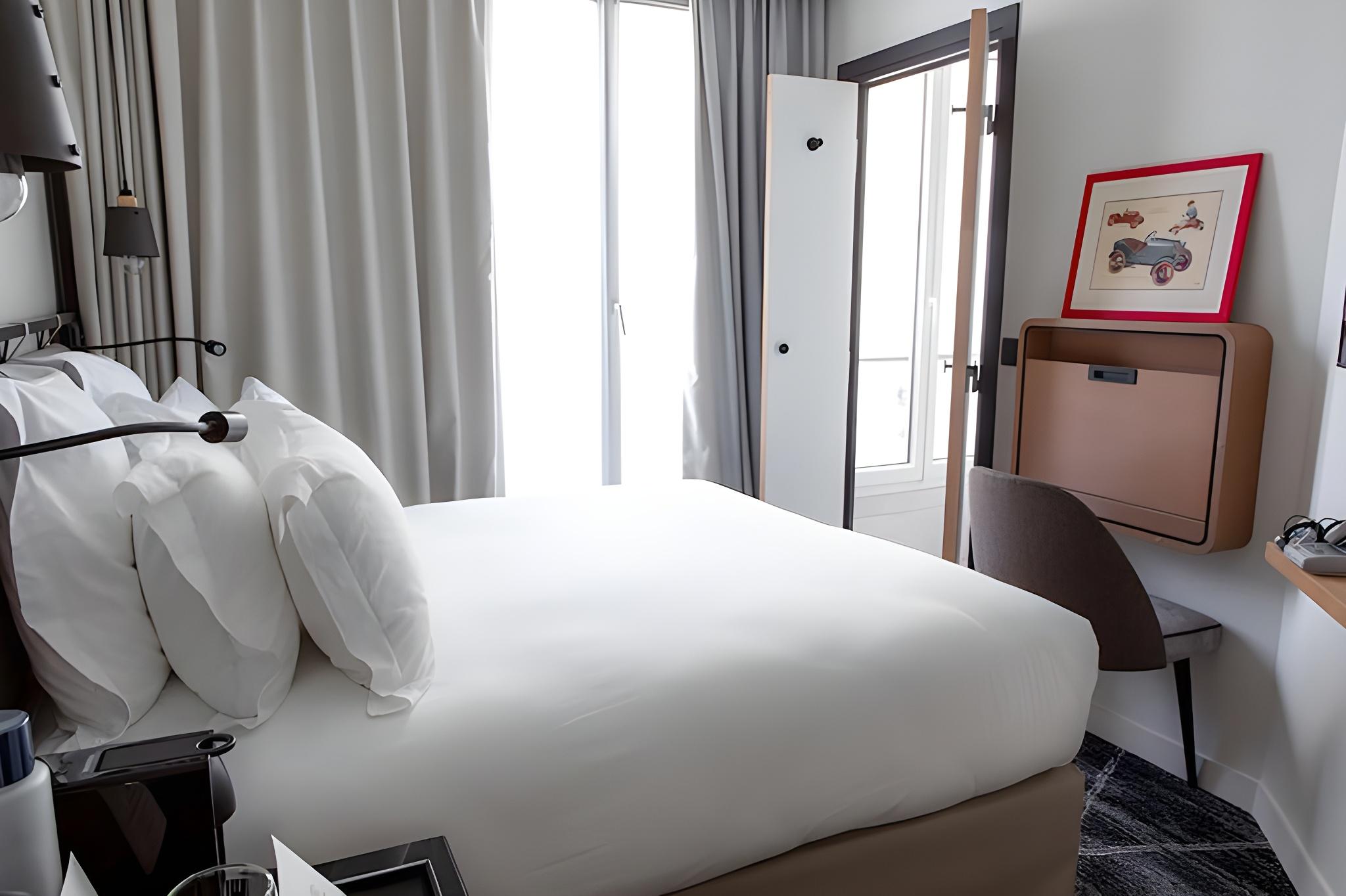 Cozy, Petite, Single Bed