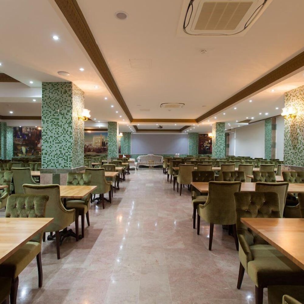 Alrazi Hotel 49/56