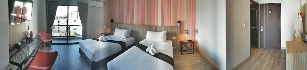 Embryo Hotel 23/76
