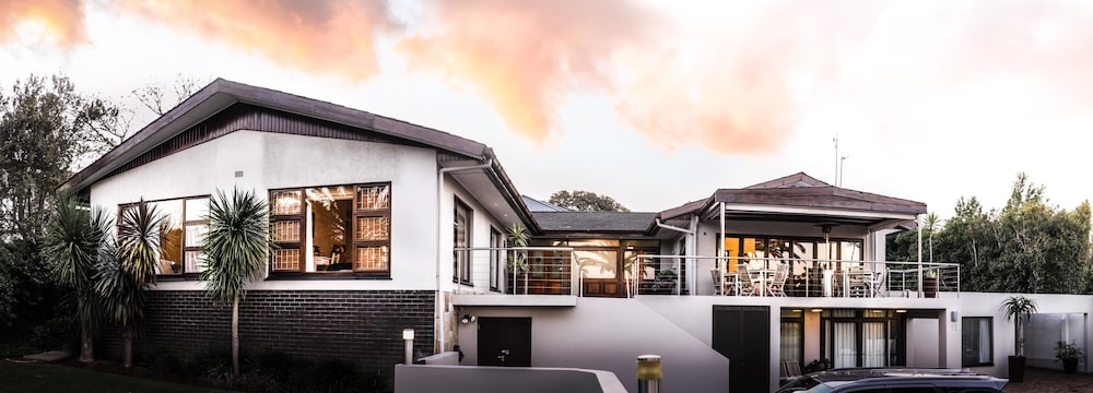 Four Palms Accommodation 2/64
