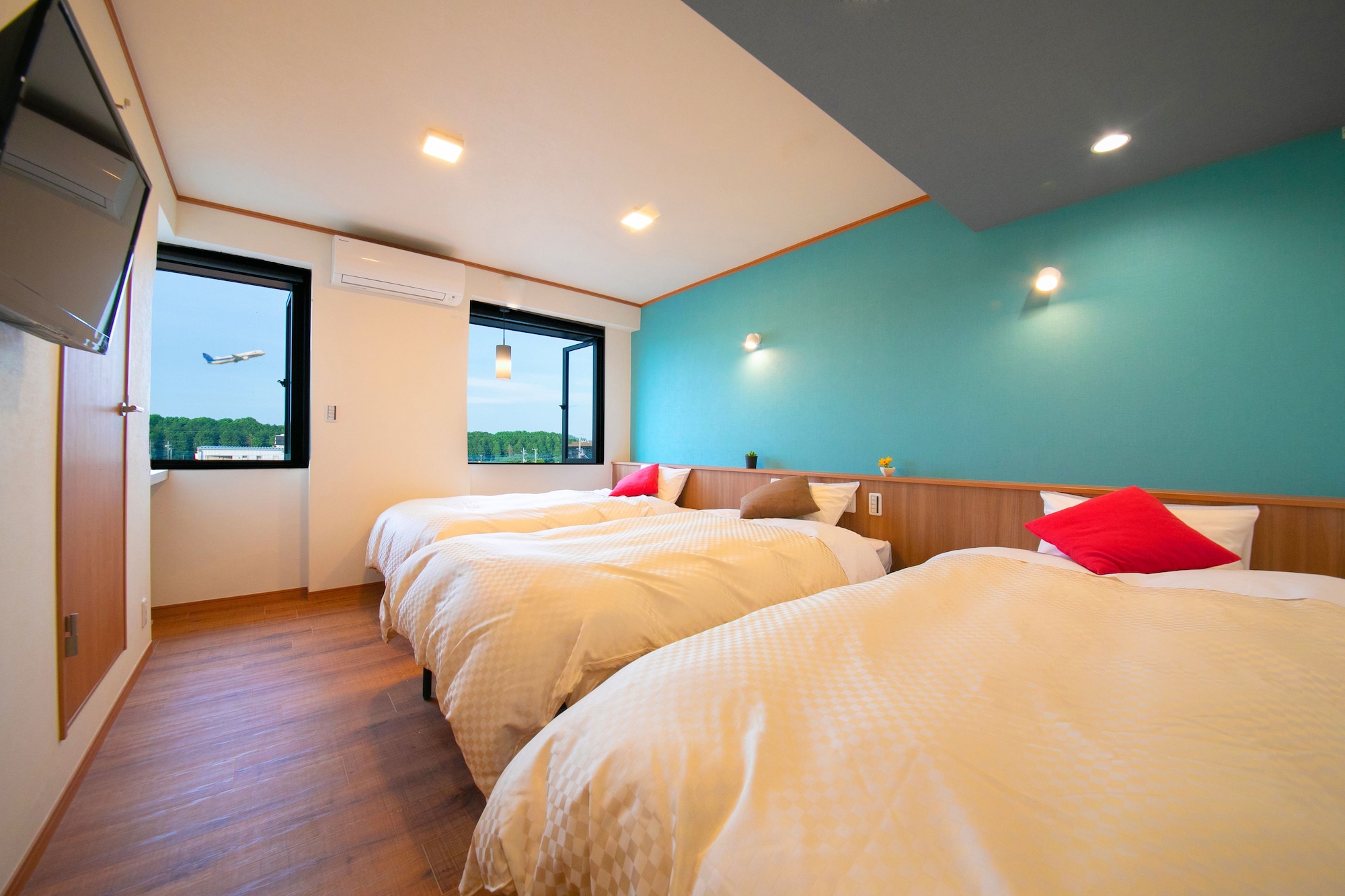 ROOM, TRIPLE, TWIN BEDS, AIRPORT VIEW