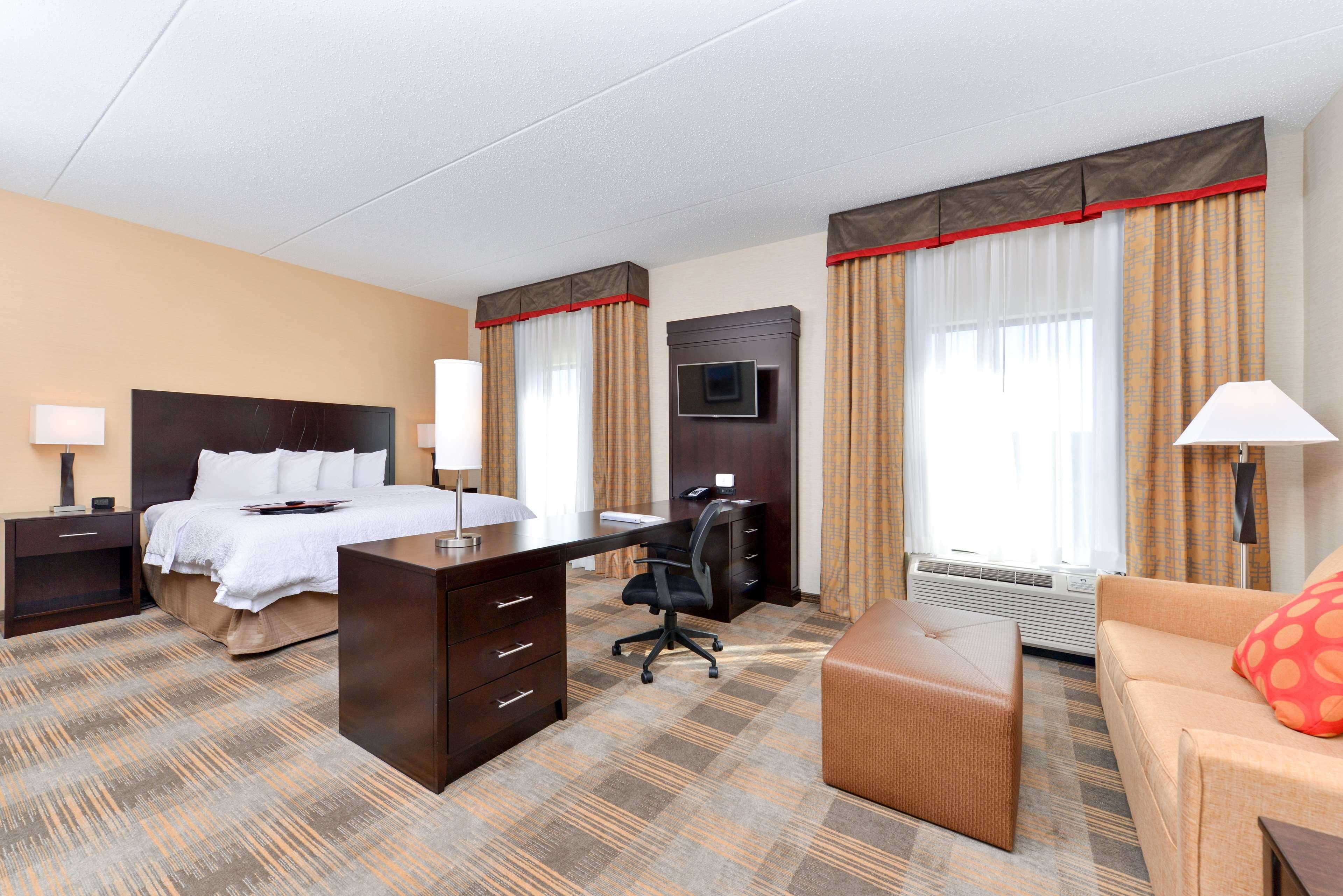STUDIO, SUITE, KING BED