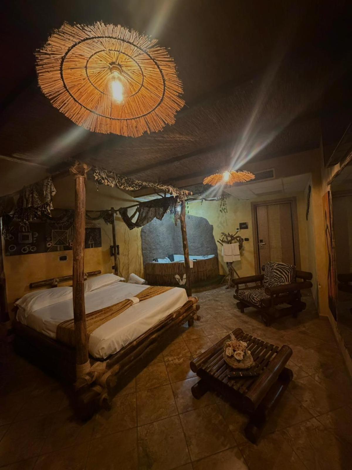 Deluxe, Suite, Hot Tub