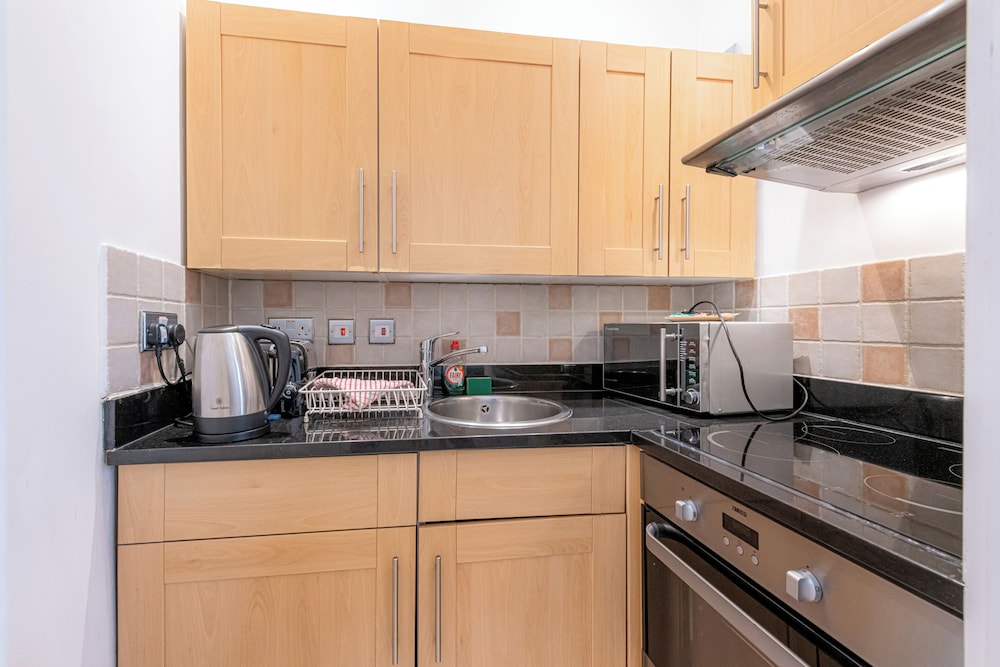 17 Hertford Street 38/42